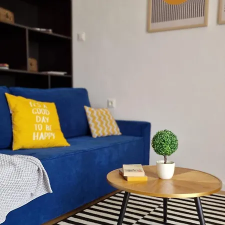 Happy Place Apartment *